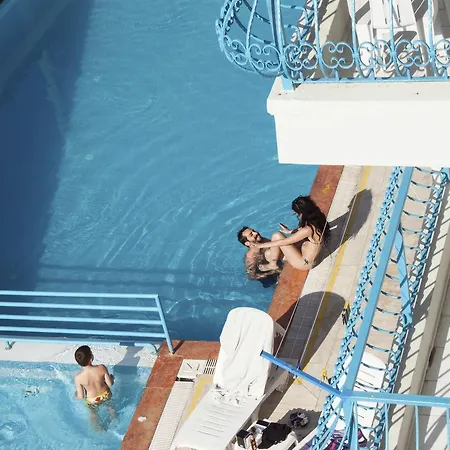 Marigold Хостел *