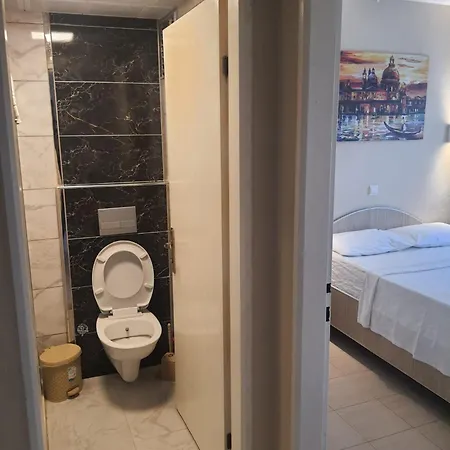 Hostal Marigold *